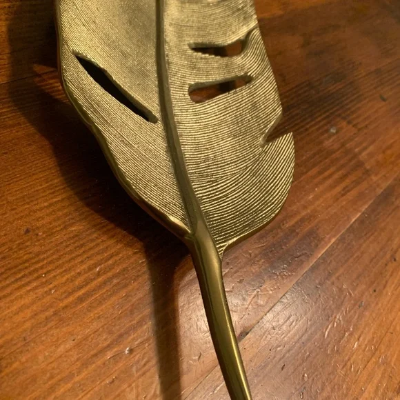 decorative gold metal feather🪶 - Picture 4 of 8